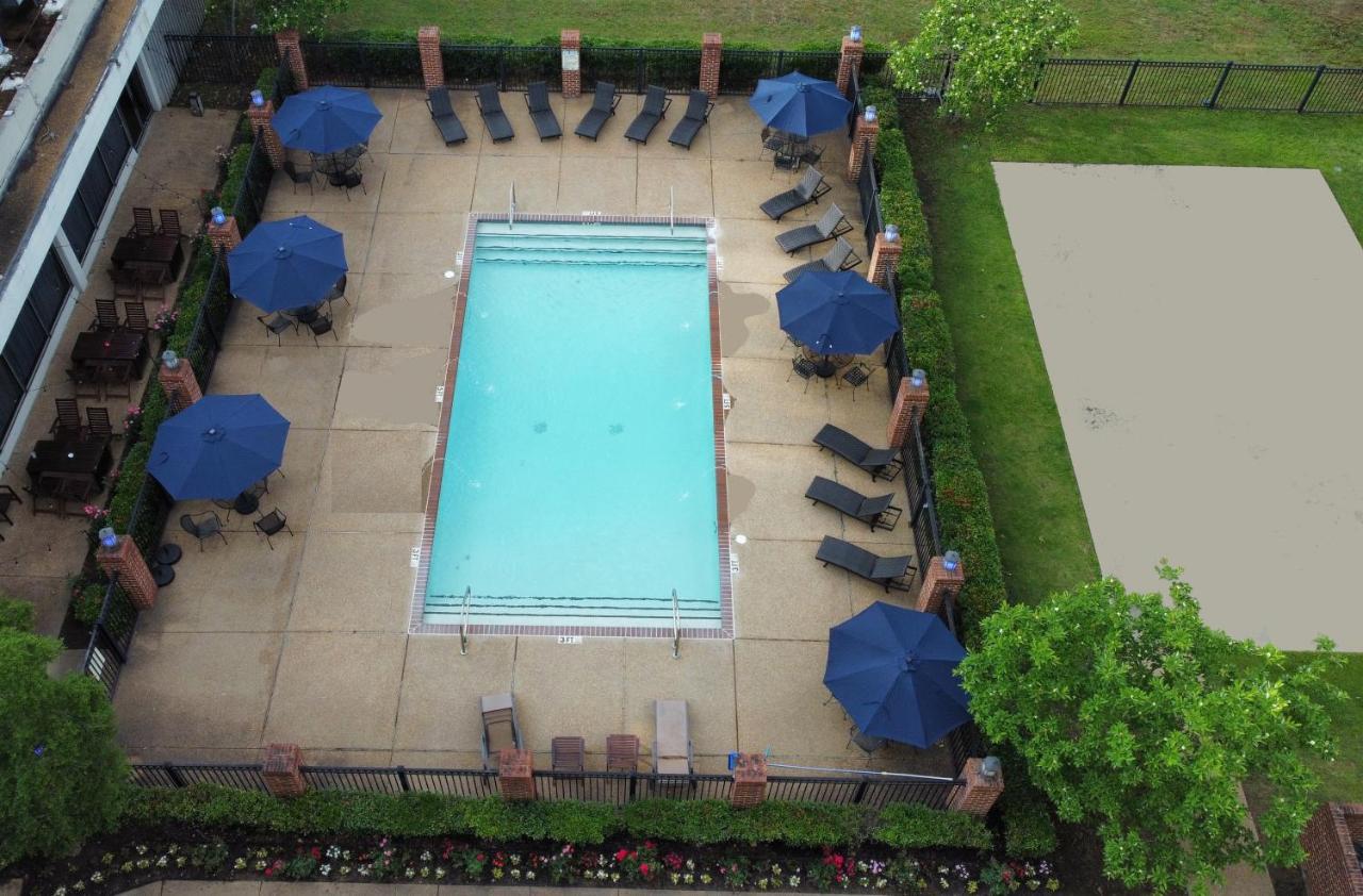  | Whispering Woods Hotel & Conference Center