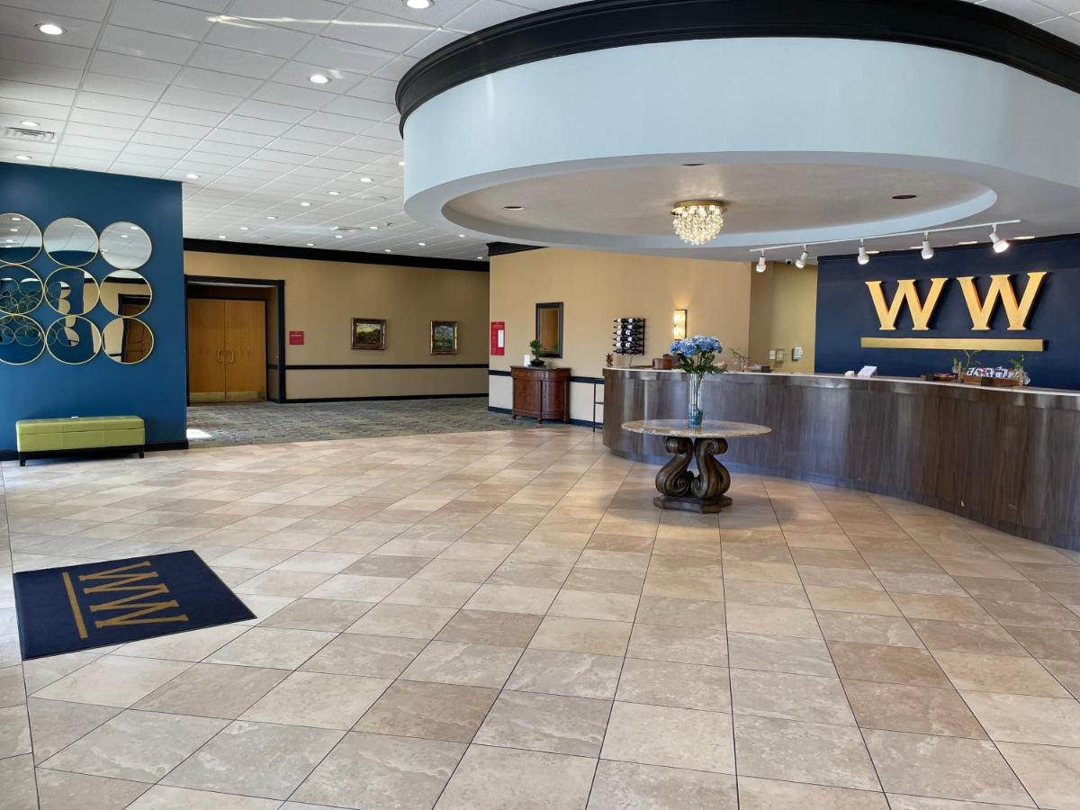  | Whispering Woods Hotel & Conference Center