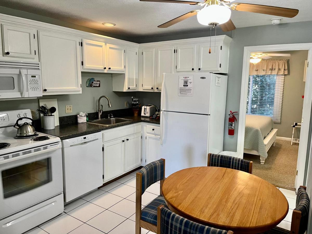  | Elmwood Resort Hotel