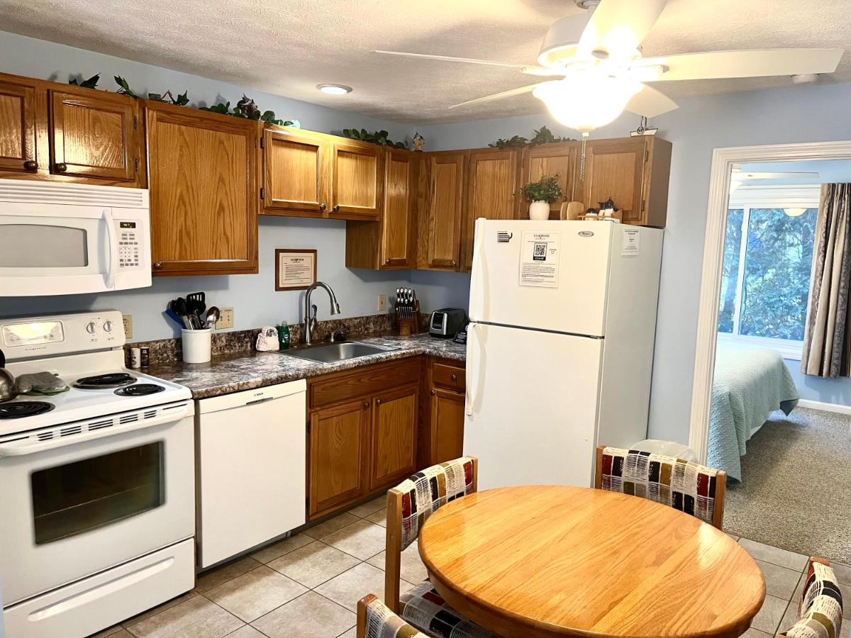  | Elmwood Resort Hotel