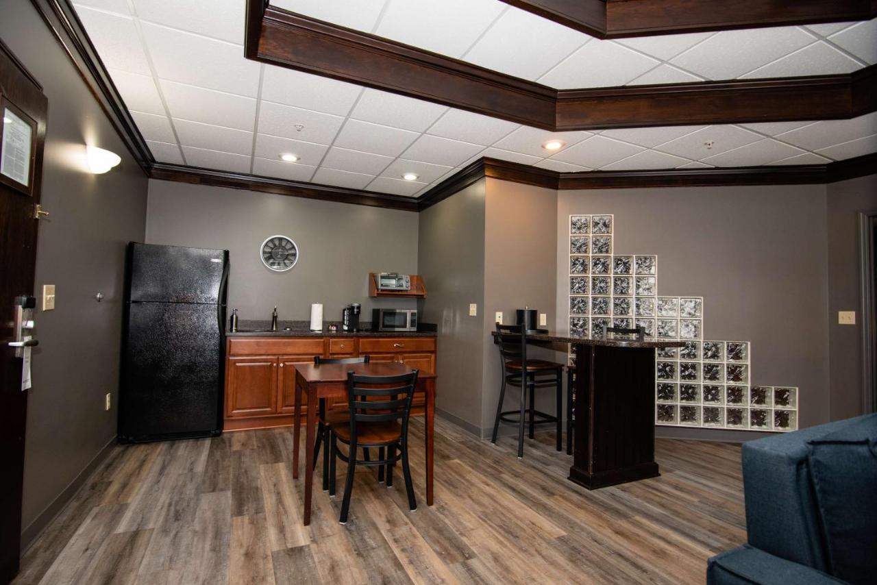 King Suite with Spa Bath and Sofa Bed at Best Western Plus Plattsburgh