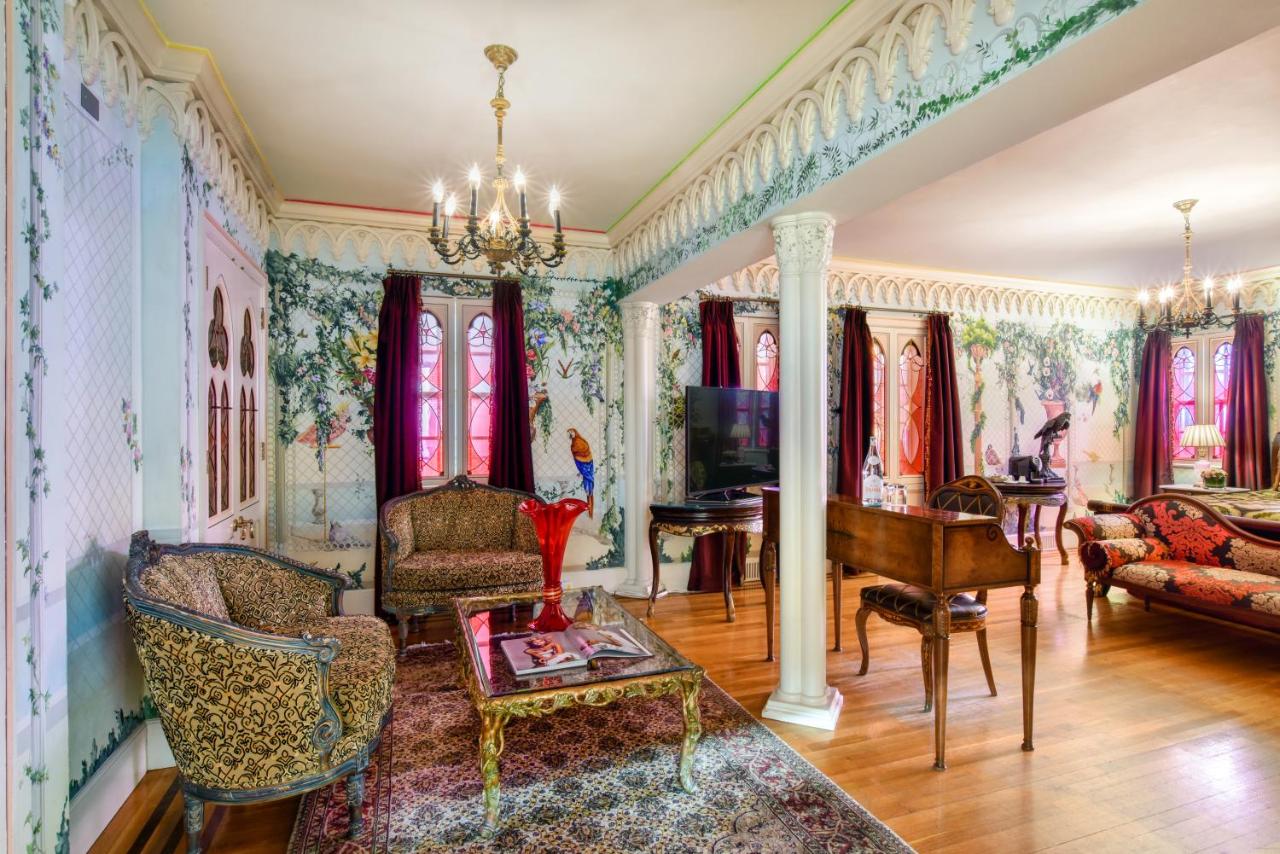 Exceptional Suite at The Villa Casa Casuarina