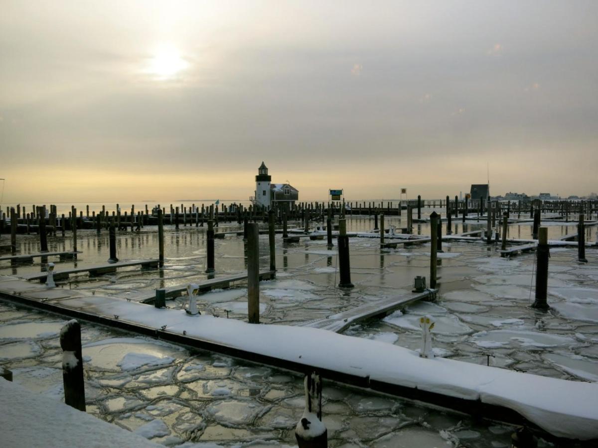 | PIER BLUE INN Old Saybrook - Essex