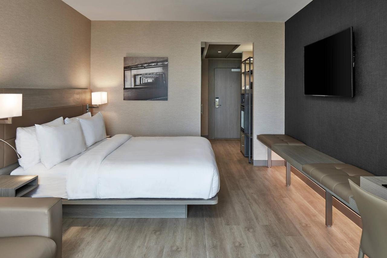 Guest room, 1 King, Sofa bed at AC Hotel Miami Wynwood