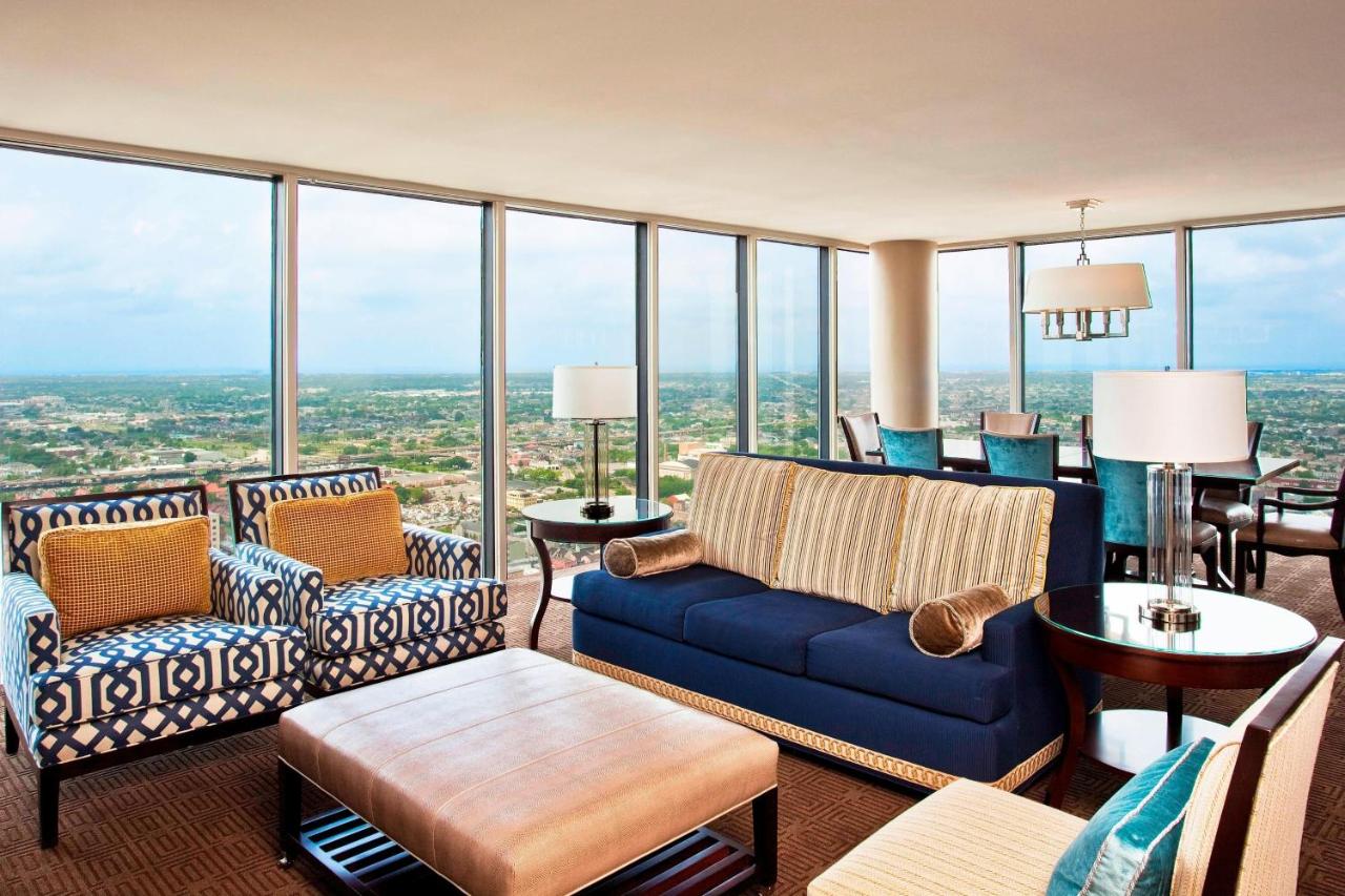 Governor's, Suite, 1 King, Sofa bed at Sheraton New Orleans Hotel