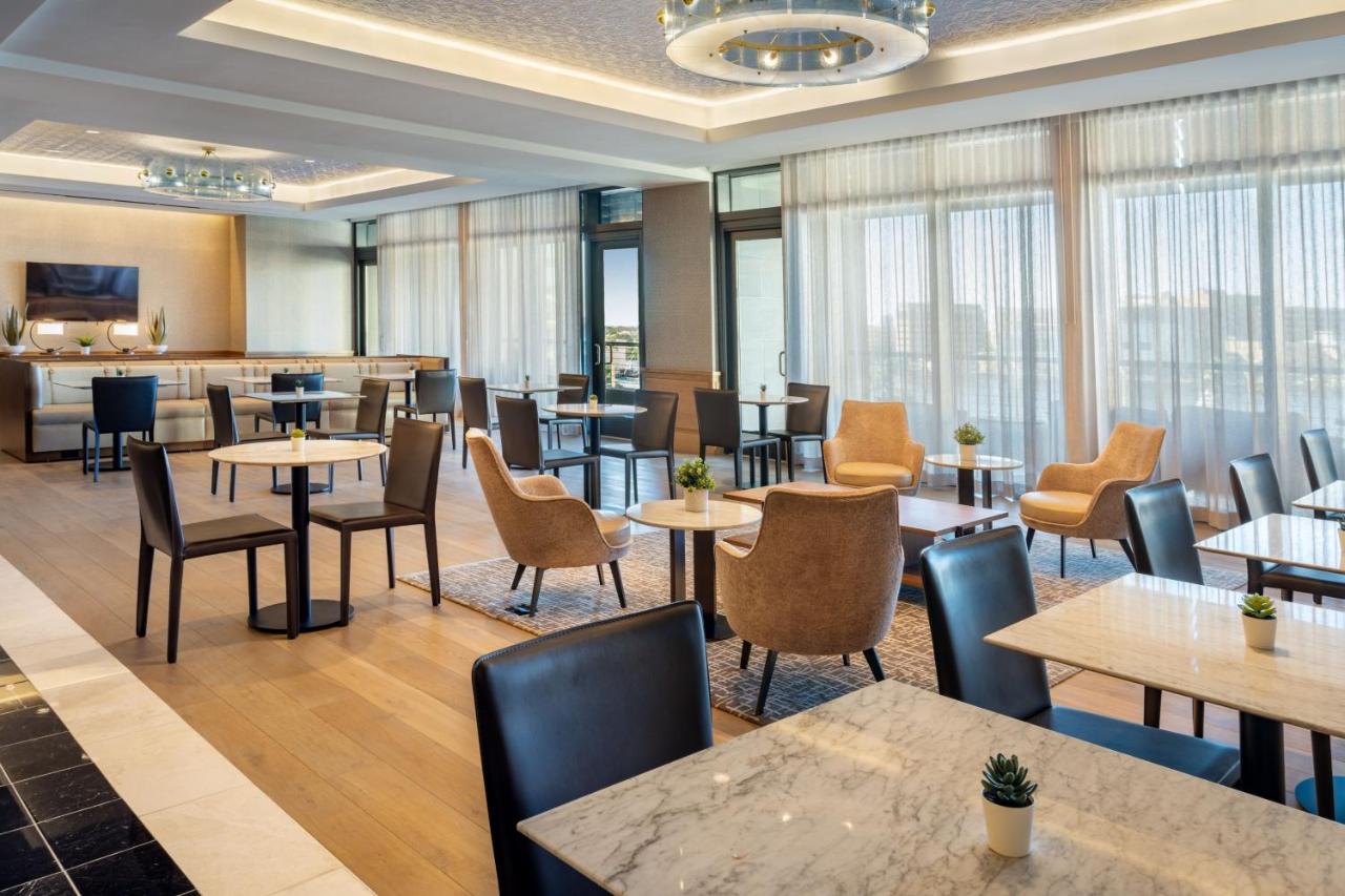 Guest room with 1 King, Executive lounge access, Water view at JW Marriott Tampa Water Street