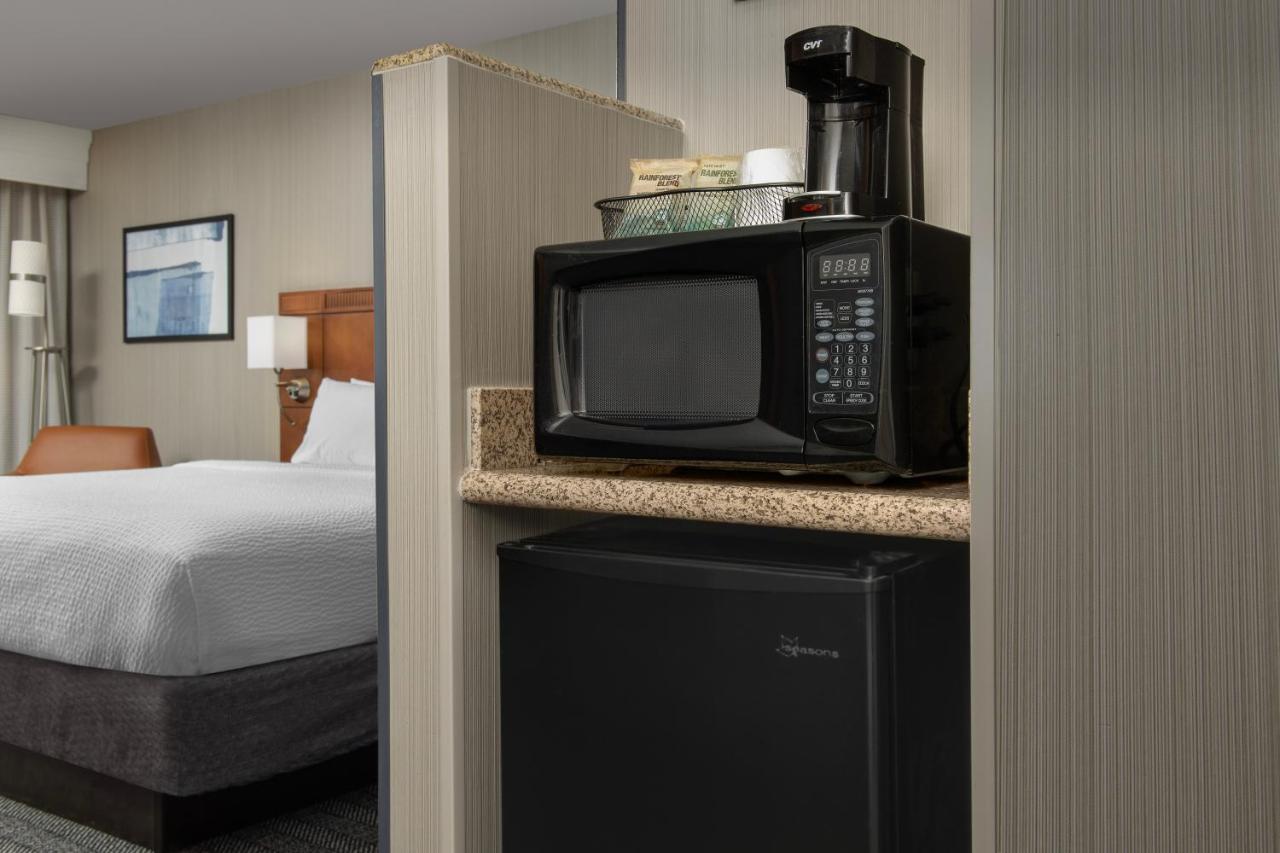 Queen Room with Two Queen Beds at Courtyard by Marriott Seattle Kirkland