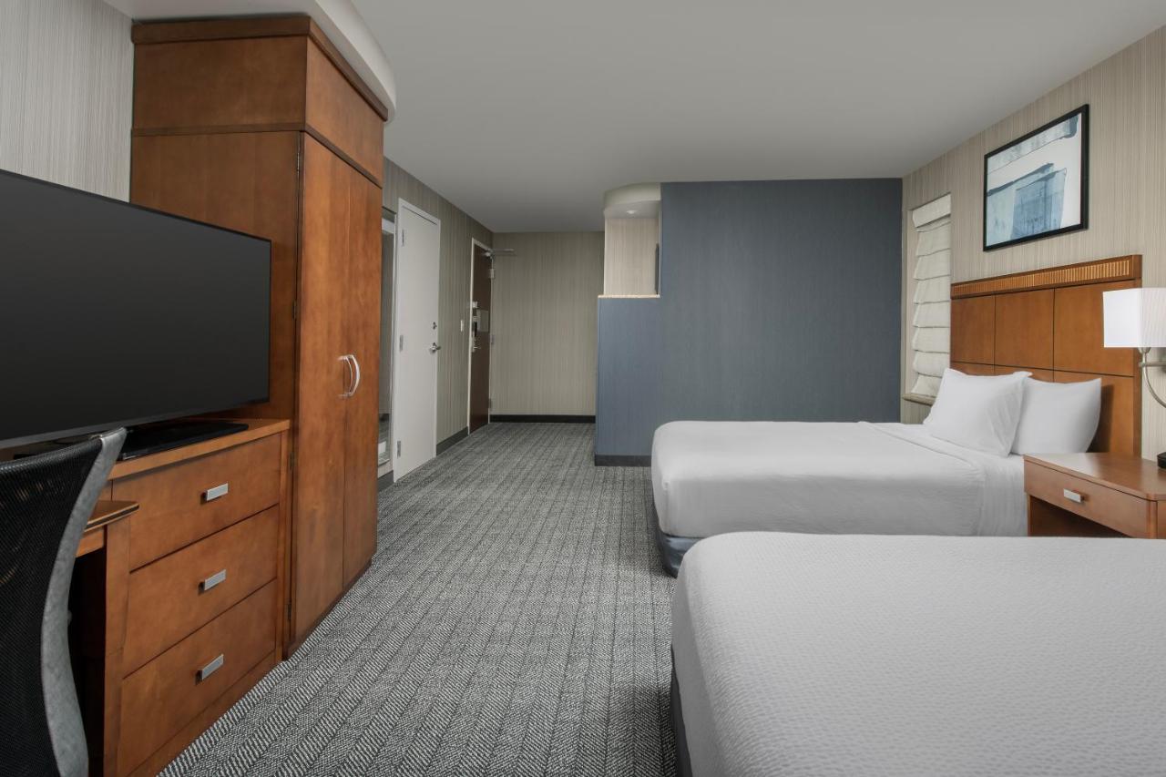 Queen Room with Two Queen Beds at Courtyard by Marriott Seattle Kirkland