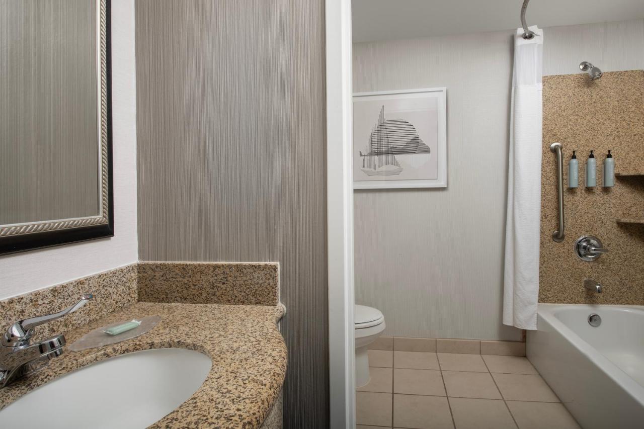 Queen Room with Two Queen Beds at Courtyard by Marriott Seattle Kirkland