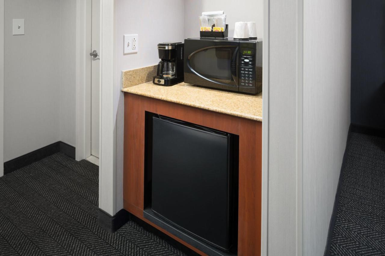 | Courtyard Shelton