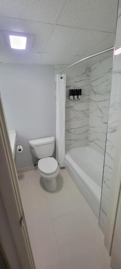 | Royal Inn & Suites