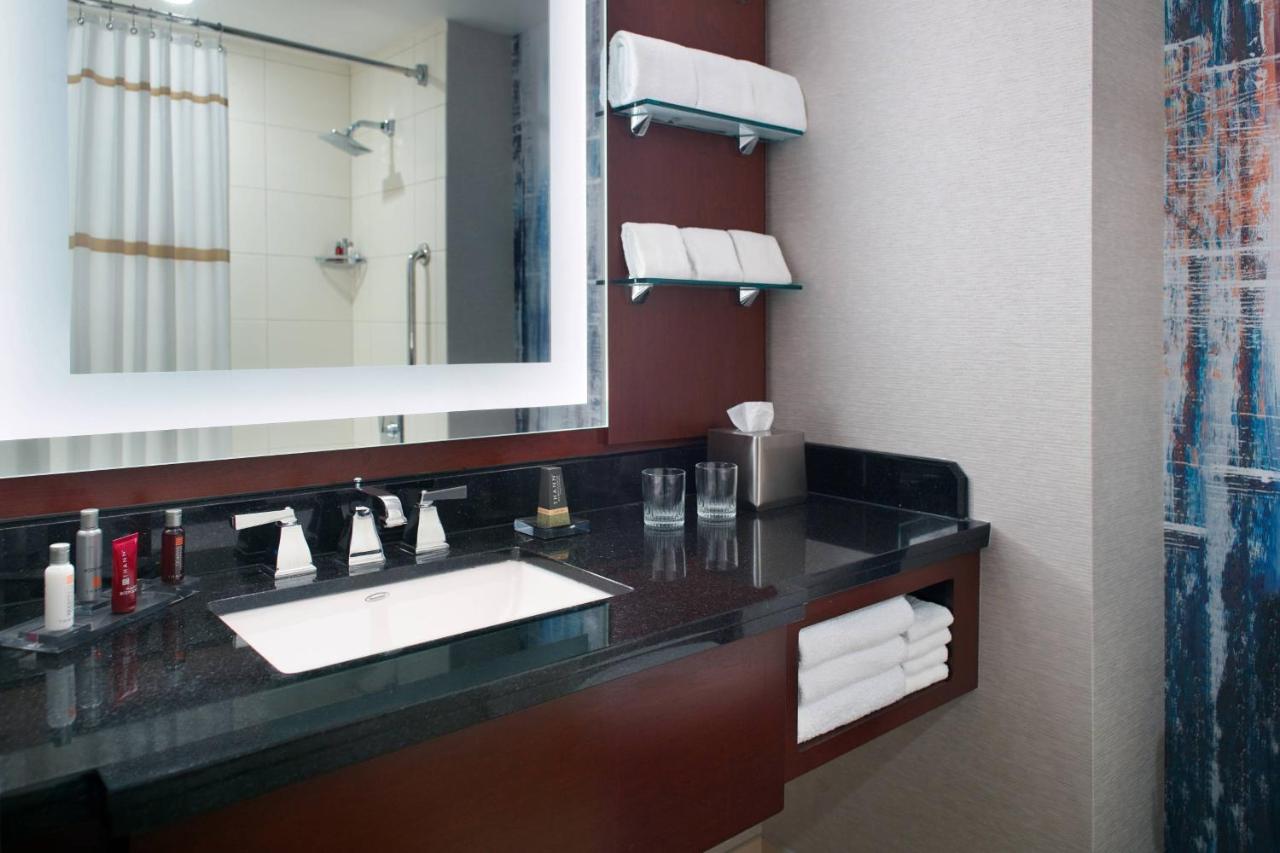 King Room at Atlanta Airport Marriott Gateway