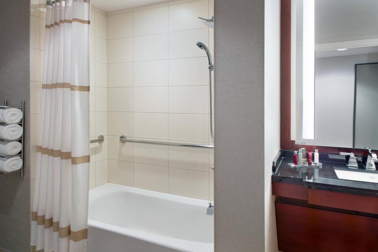 King Room at Atlanta Airport Marriott Gateway