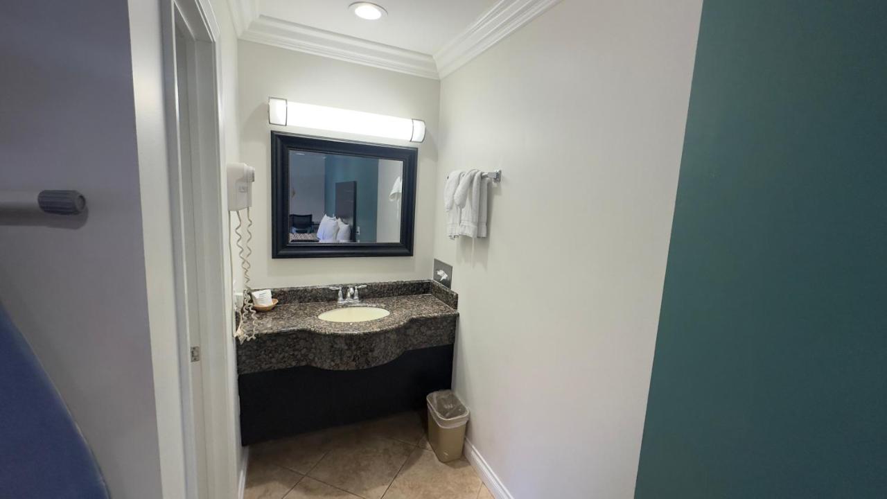 Deluxe King Room at Garden Inn & Suites