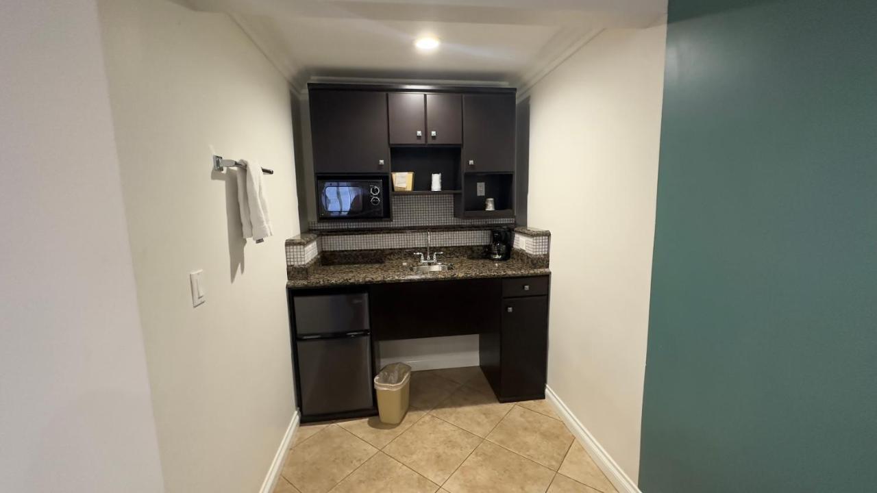Deluxe King Suite at Garden Inn & Suites