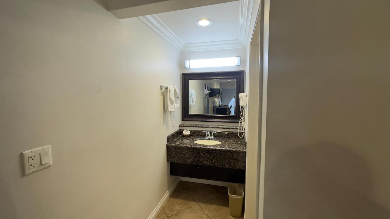 Deluxe King Suite at Garden Inn & Suites