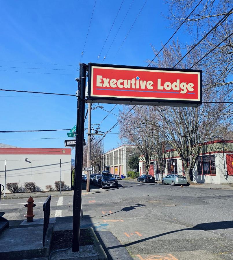  | Executive Lodge
