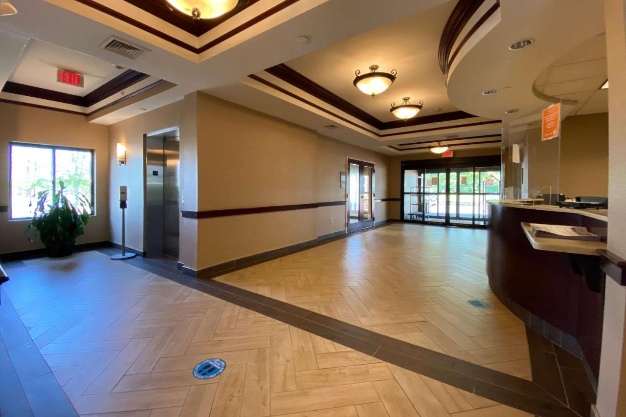 | Comfort Inn East Windsor - Springfield