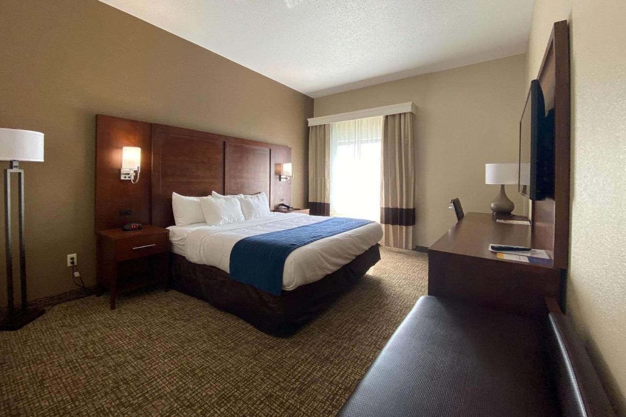 | Comfort Inn East Windsor - Springfield