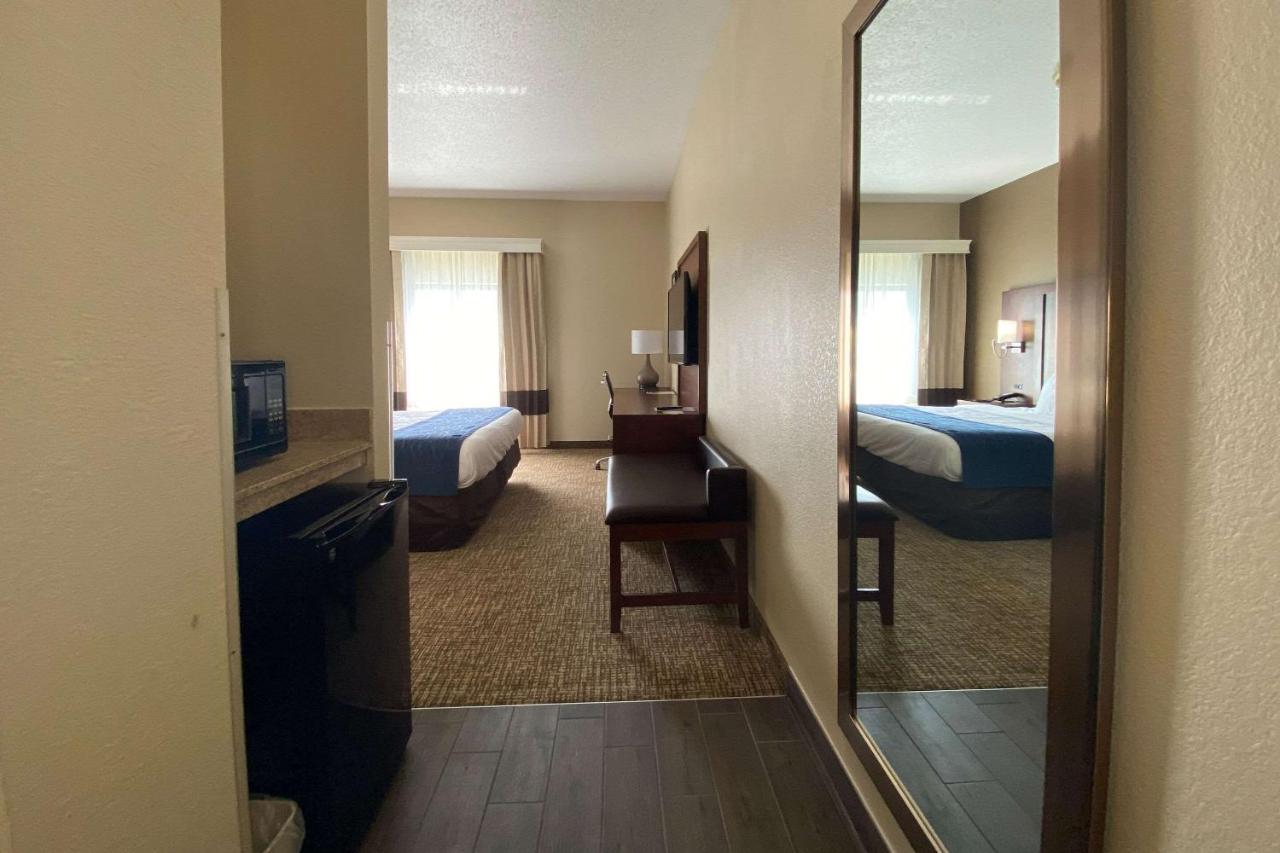 | Comfort Inn East Windsor - Springfield