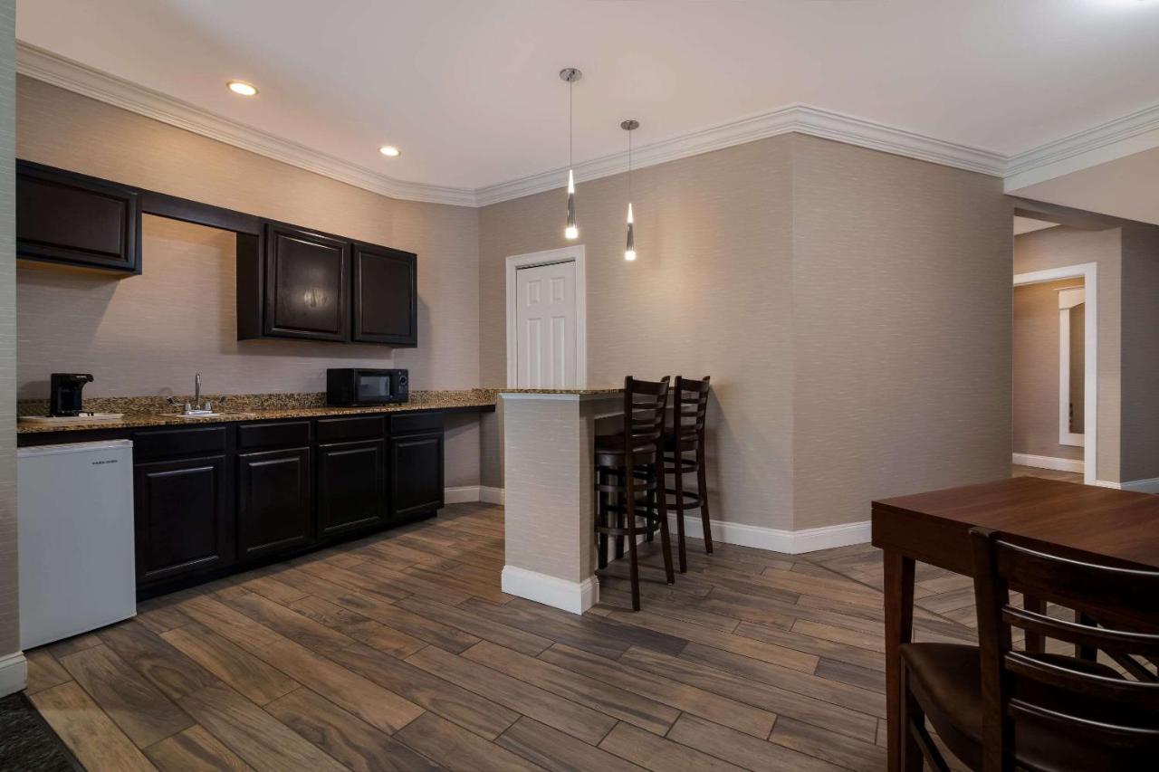 King Room - Non-Smoking at Comfort Inn & Suites Plattsburgh - Morrisonville