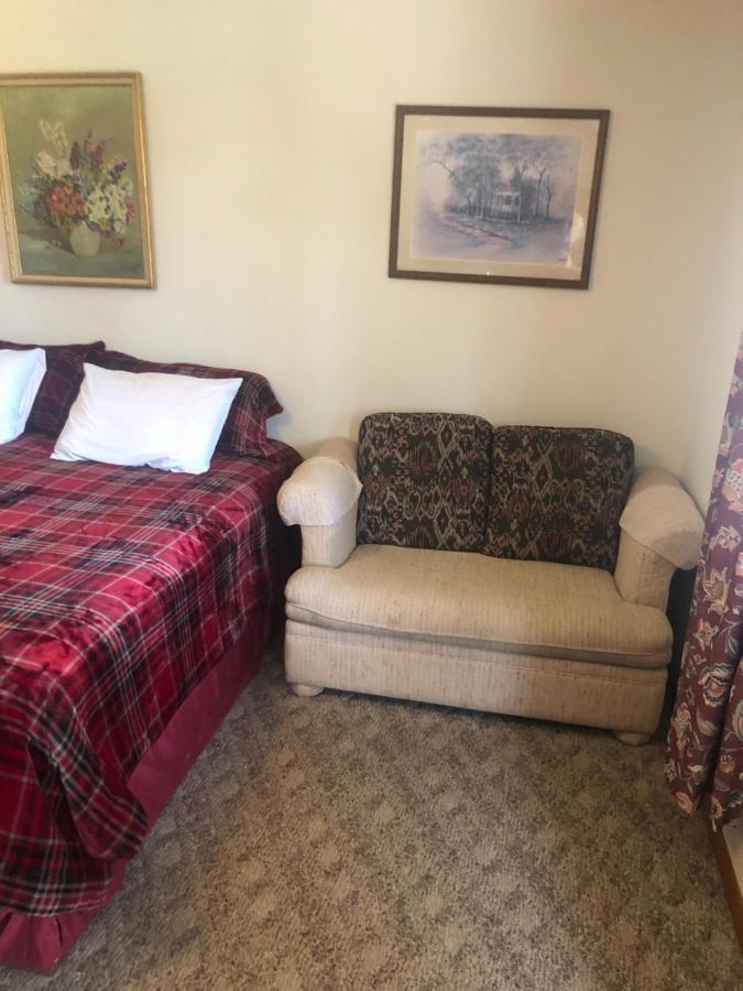 | Black Hills Motel at Quail's Crossing