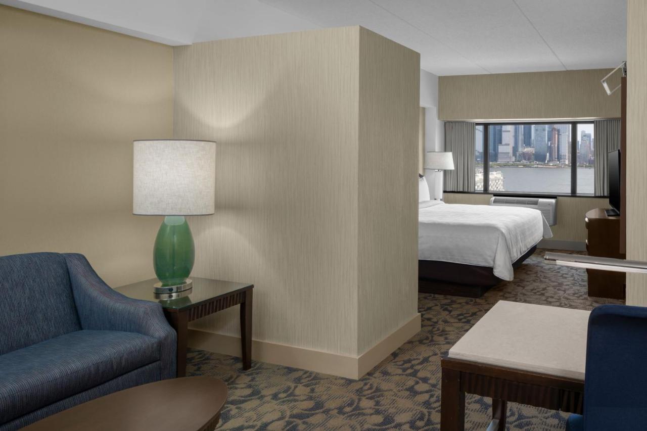 Deluxe King Room City View at Sheraton Lincoln Harbor Hotel