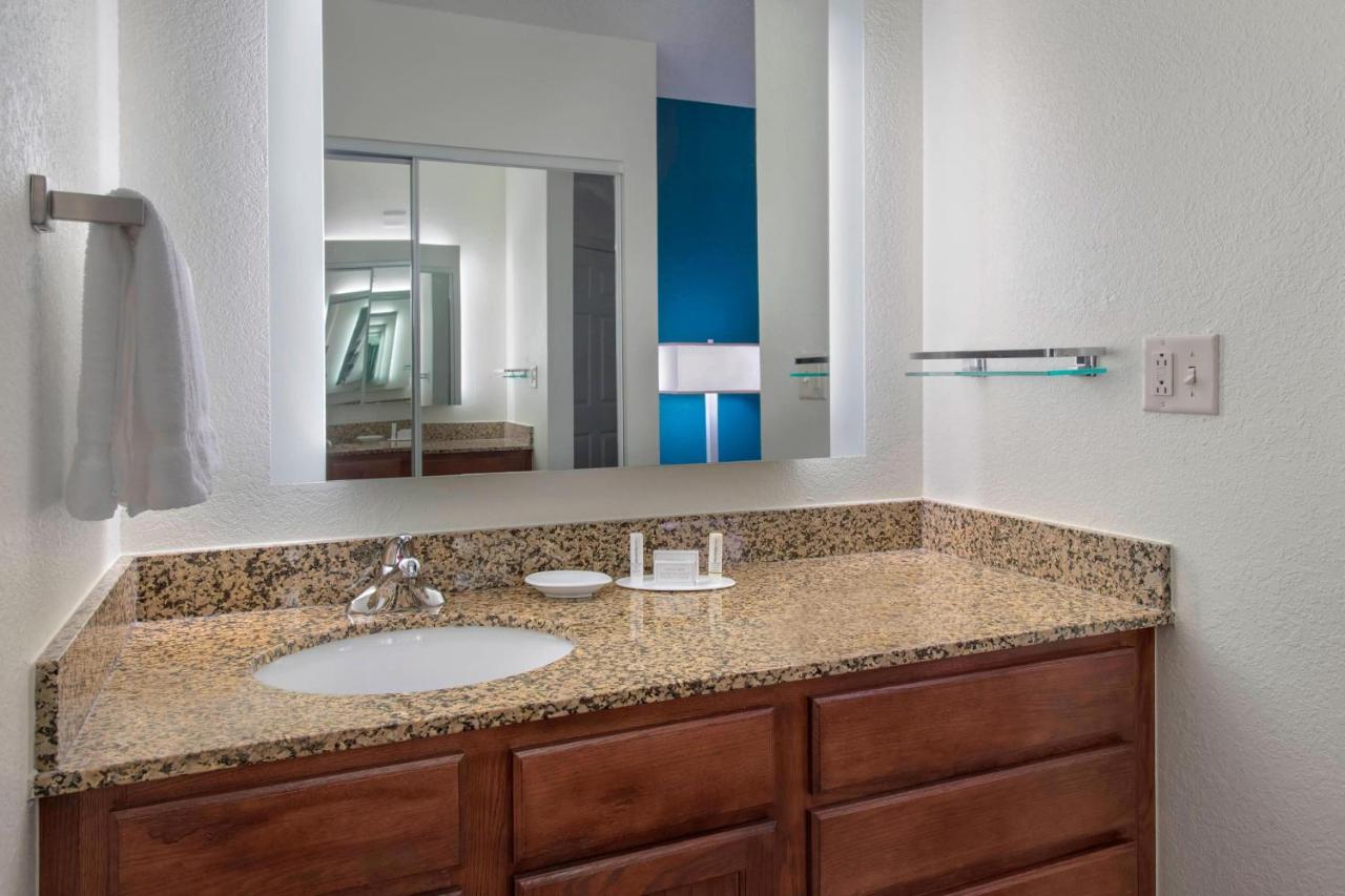 One-Bedroom Queen Suite at Residence Inn By Marriott Long Island Hauppauge