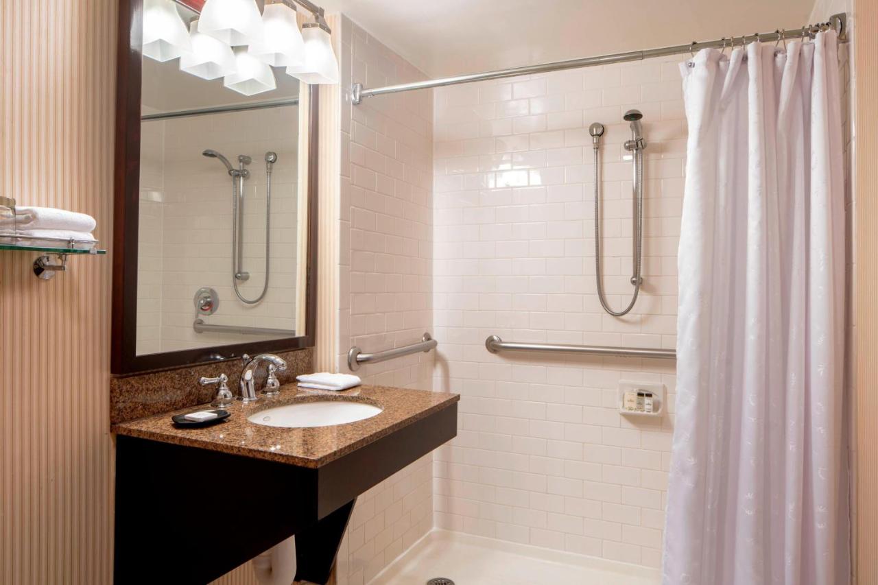 Junior Suite, Junior Suite, 1 King, Sofa bed at Sheraton Houston Brookhollow Hotel