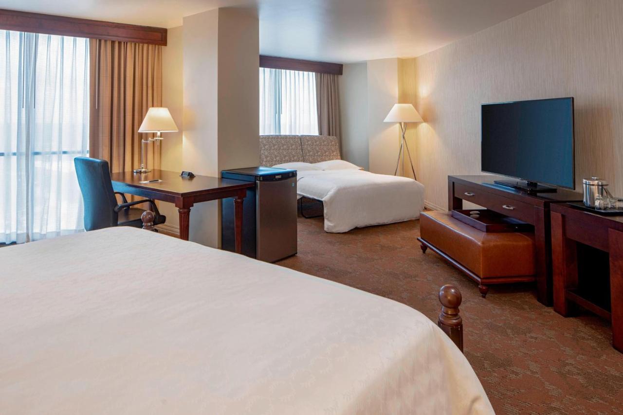 Junior Suite, Junior Suite, 1 King, Sofa bed at Sheraton Houston Brookhollow Hotel