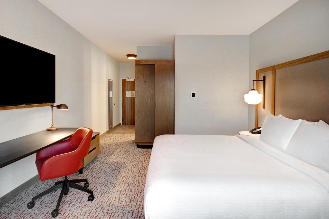 | Fairfield Inn & Suites Lancaster Palmdale