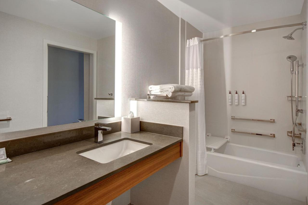 | Fairfield Inn & Suites Lancaster Palmdale