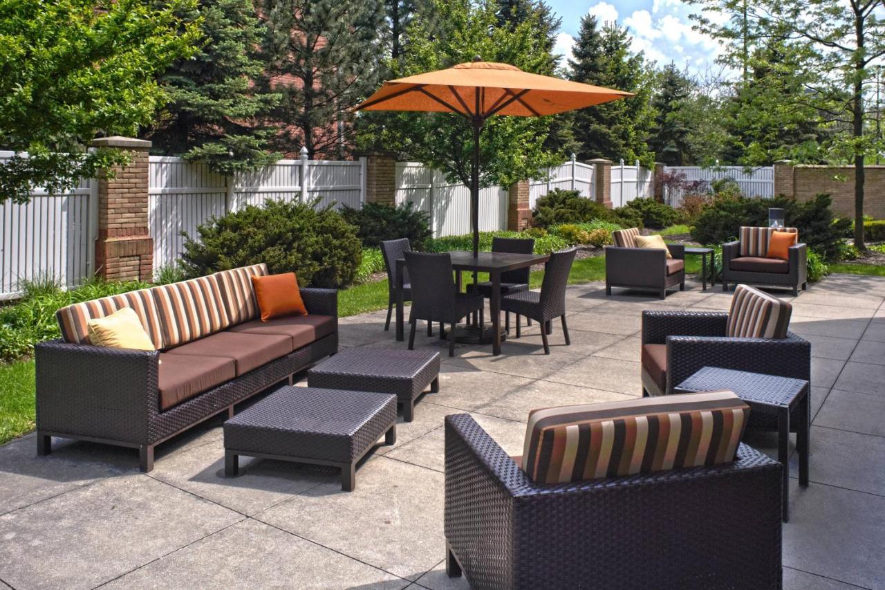 | Courtyard Cleveland Independence