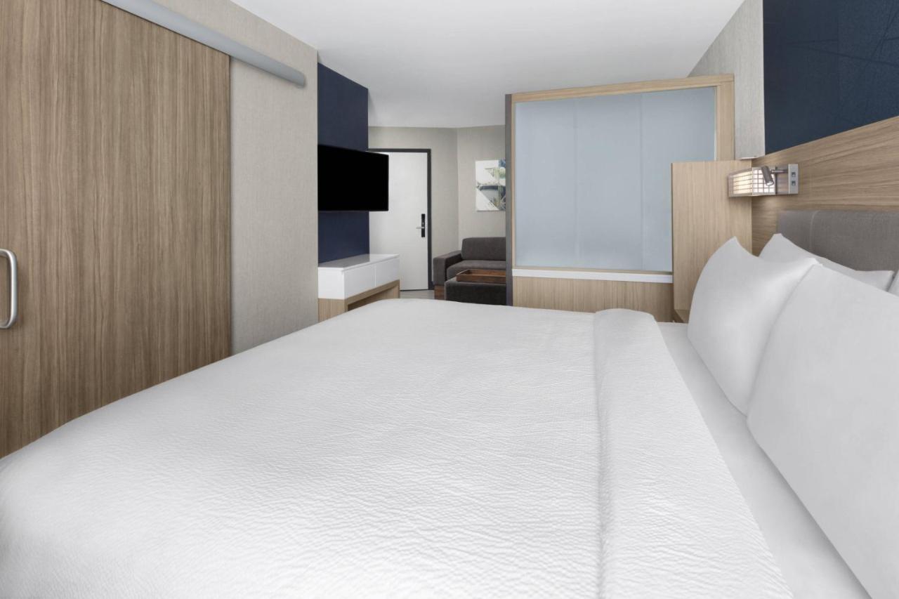King Studio Suite with Trundle Bed - Hearing Accessible at SpringHill Suites by Marriott East Rutherford Meadowlands/Carlstadt