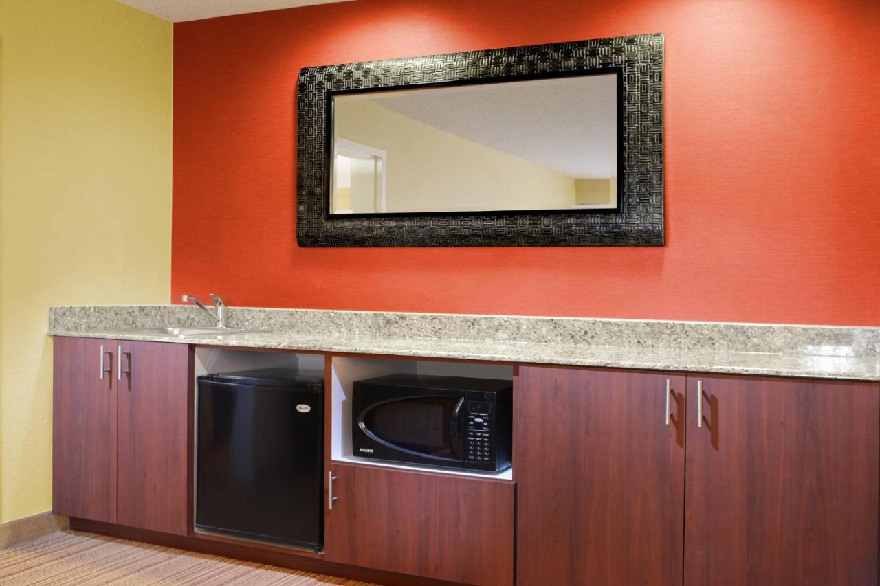 One-Bedroom King Suite with Sofa Bed at Courtyard by Marriott Dallas Plano in Legacy Park