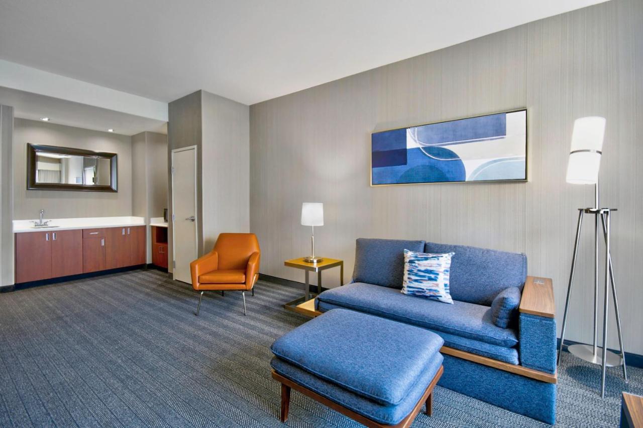 Suite, 1 King at Courtyard by Marriott Nashville Green Hills