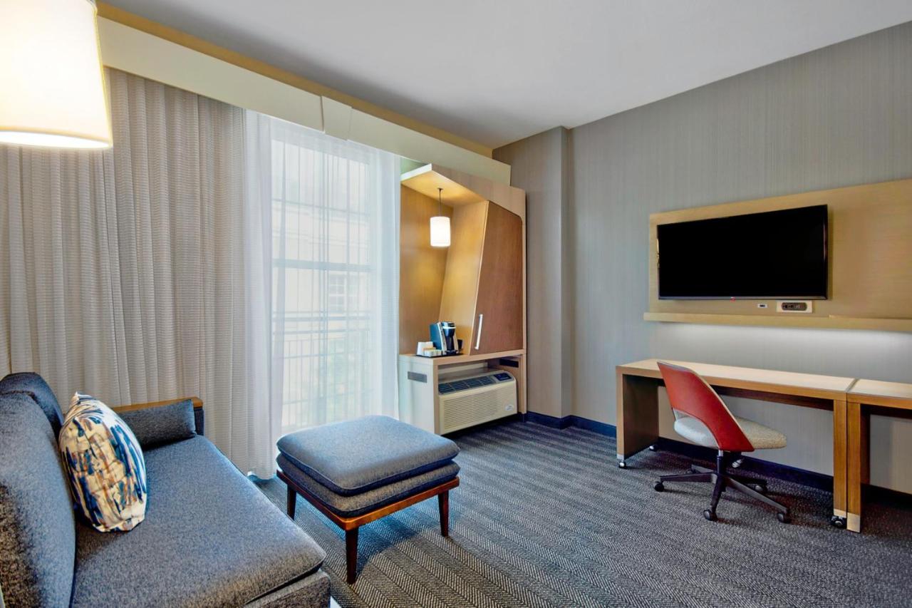 Suite, 1 King at Courtyard by Marriott Nashville Green Hills