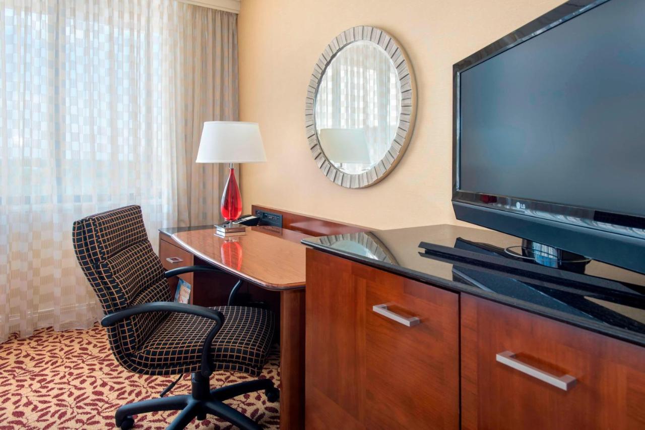 | Long Island Marriott Hotel