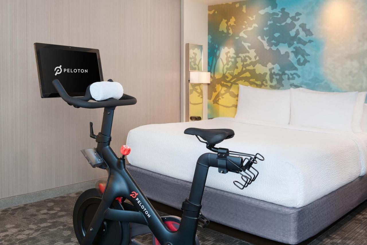 King Room with Peloton Bike at Courtyard by Marriott Atlanta Alpharetta/Avalon Area