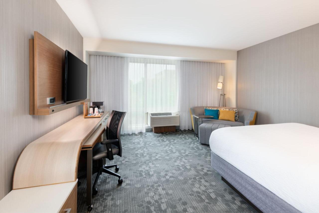 Large King Room with Sofa Bed and Roll-in Shower - Mobility Accessible at Courtyard by Marriott Atlanta Alpharetta/Avalon Area