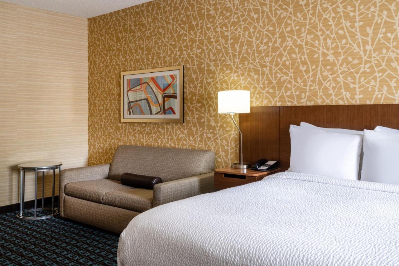 Deluxe King Room at Fairfield Inn and Suites by Marriott Denver Aurora/ Medical Center