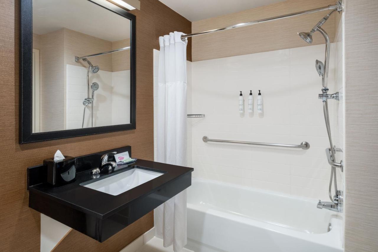 King Room at Fairfield Inn and Suites by Marriott Denver Aurora/ Medical Center