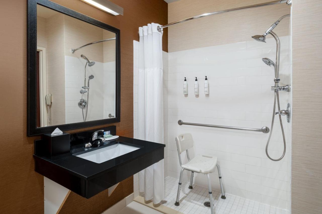 King Room at Fairfield Inn and Suites by Marriott Denver Aurora/ Medical Center