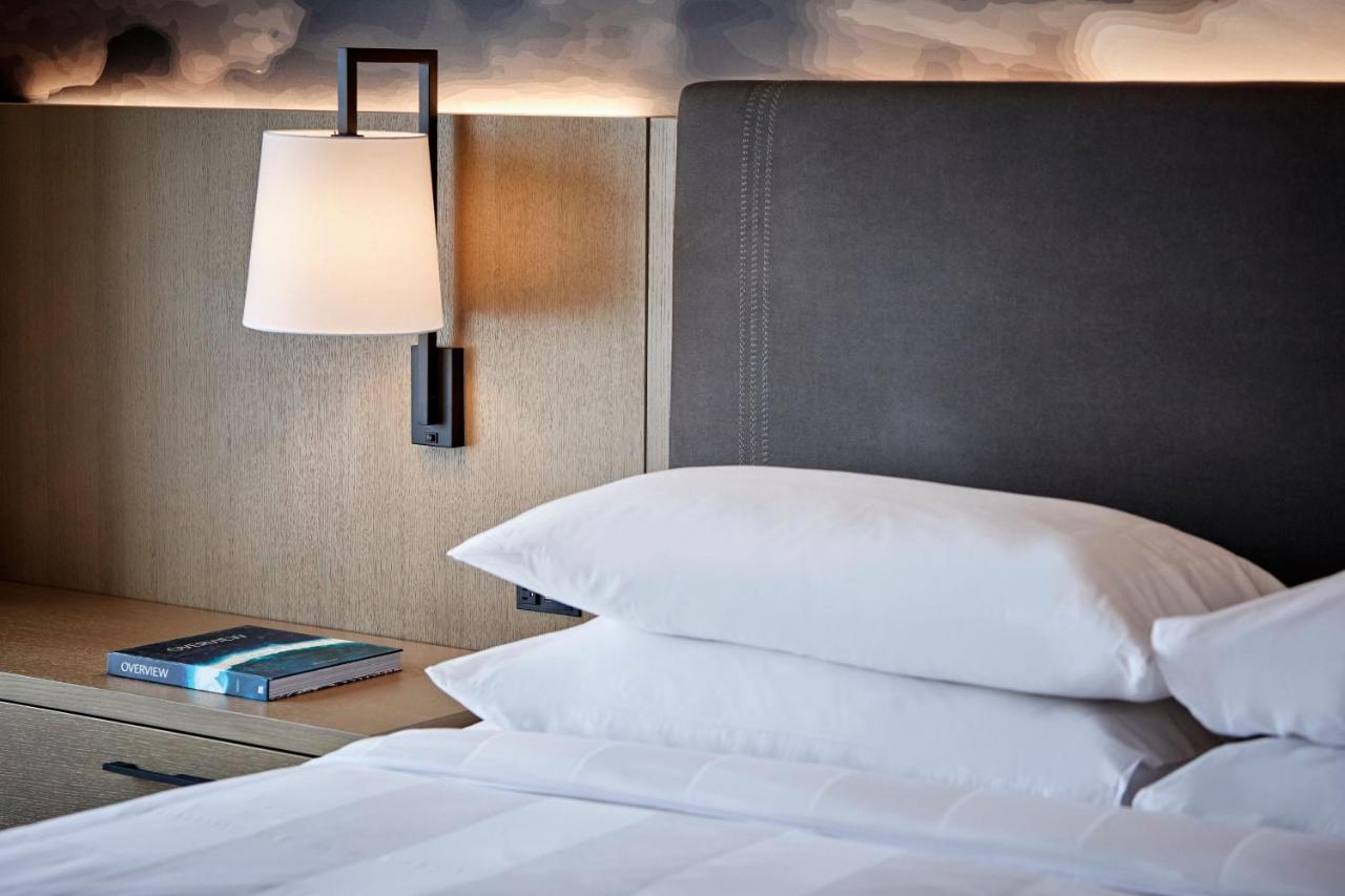 Concierge Level Double Room with Two Double Beds - High Floor at Seattle Marriott Redmond