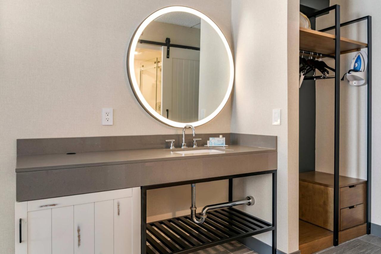 | Fairfield Inn & Suites by Marriott Providence Airport Warwick