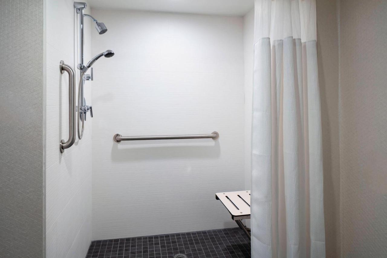 | Fairfield Inn & Suites by Marriott Providence Airport Warwick