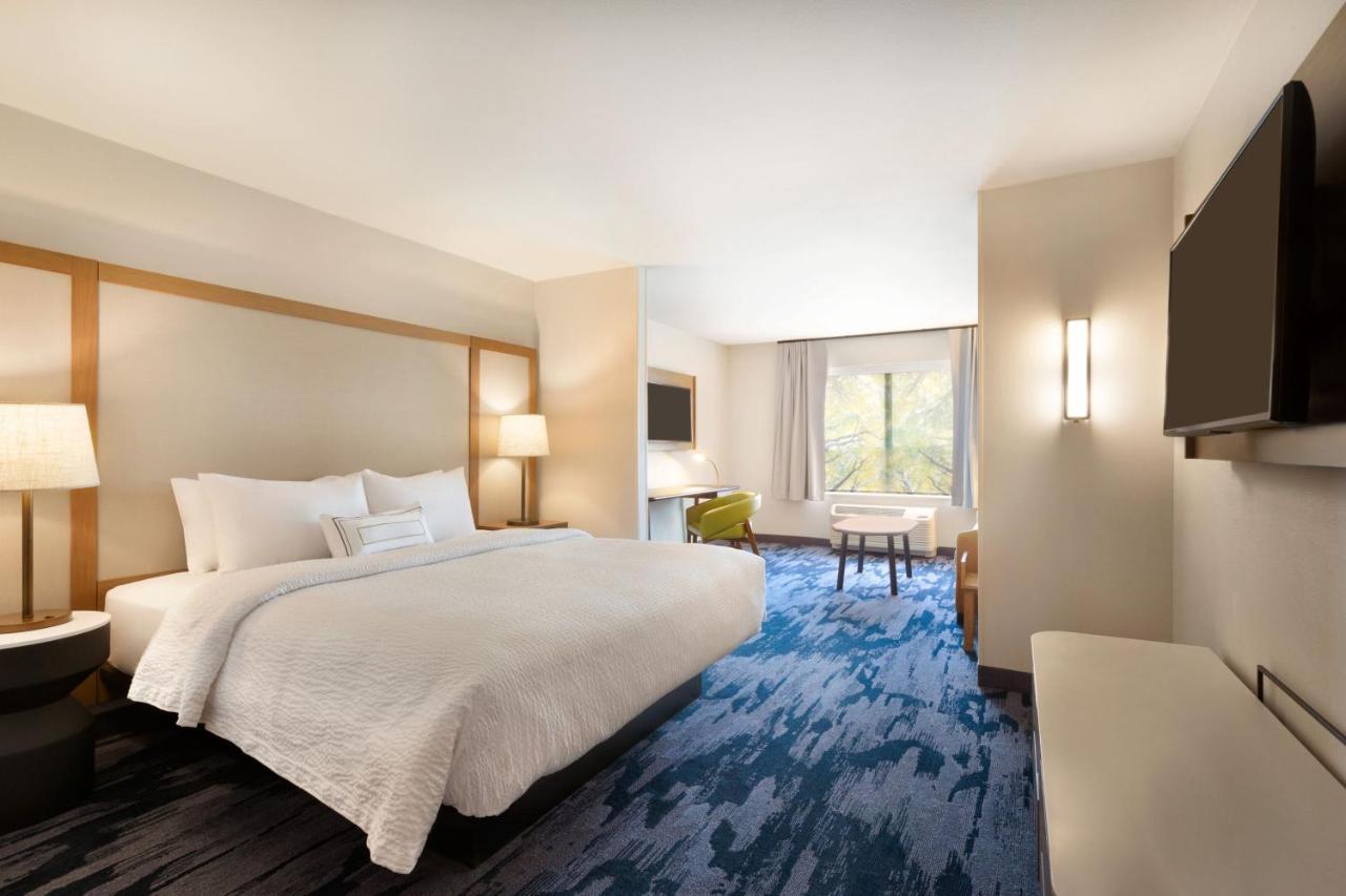 King Suite with City View at Fairfield Inn & Suites by Marriott Boulder Longmont