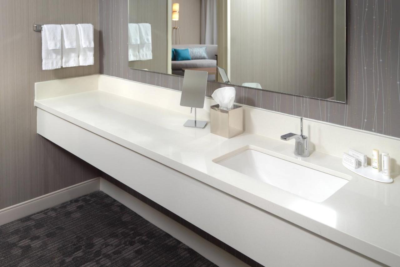 One-Bedroom King Suite with Sofa Bed at Courtyard by Marriott Atlanta Alpharetta