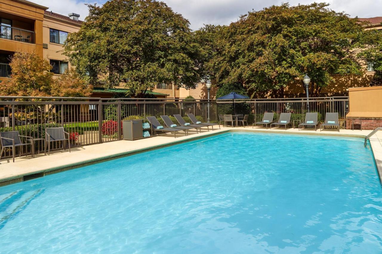 King Room with Sofa Bed at Courtyard by Marriott Atlanta Alpharetta