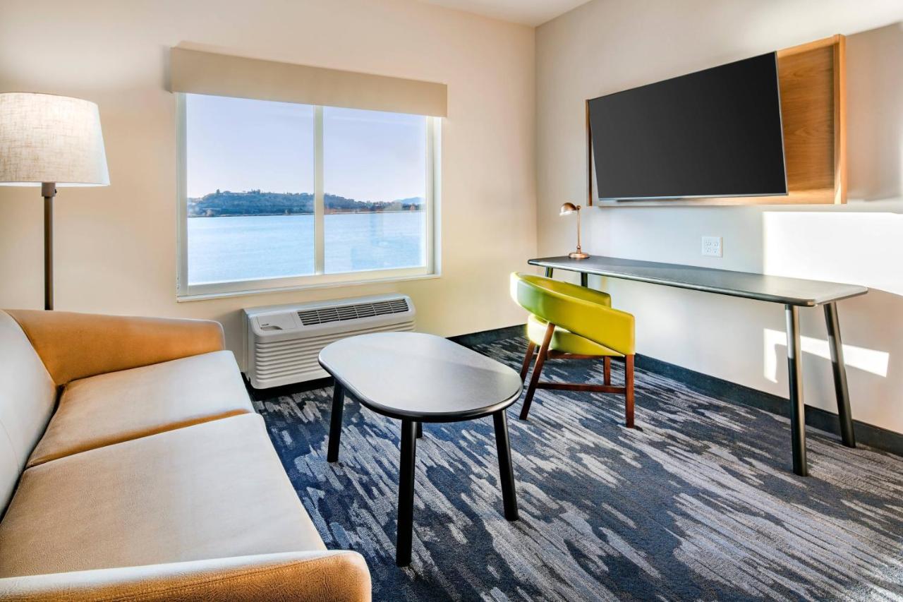 King Suite with 1 King & Sofa Bed, Lake View at Fairfield Inn & Suites by Marriott Klamath Falls